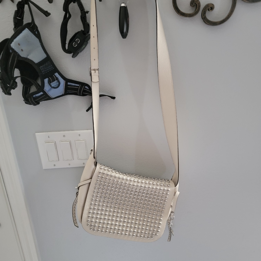 GUC WHITE LEATHER COACH STUDDED PURSE. ***SUPER RARE***
